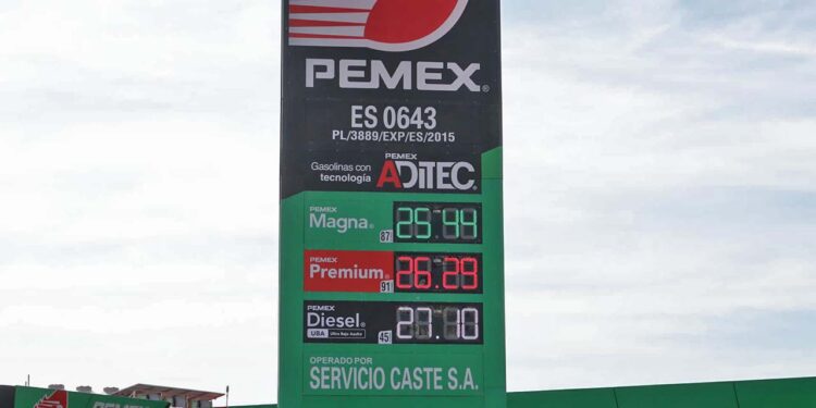 Fotos: Luis Alberto Cruz // Los nuevos precios de las gasolinas desde este viernes.