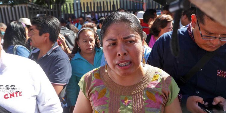 Foto: Luis Alberto Cruz.// La lideresa Yenny Aracely Pérez Martínez previo a la negociación con Mario Delgado.