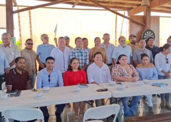 Foto: Miguel Gutiérrez // La nueva dirigencia del Colegio Libre e Independiente de Arquitectos de Oaxaca encabezada por Gilberto Jorge Santiago Venegas.