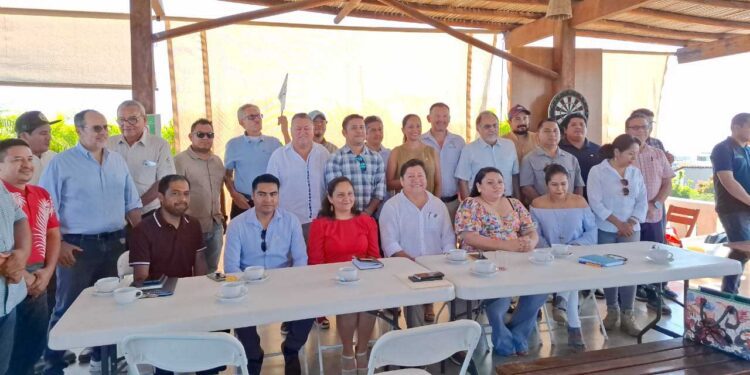 Foto: Miguel Gutiérrez // La nueva dirigencia del Colegio Libre e Independiente de Arquitectos de Oaxaca encabezada por Gilberto Jorge Santiago Venegas.