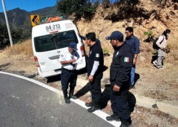 El accidente ocurrido a la altura del paraje Tierra Colorada en Ixtepeji, dejó un motociclista lesionado
