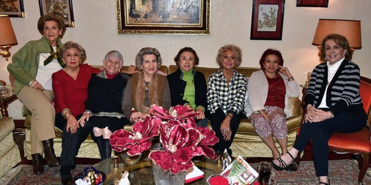 Fotos: Rubén Morales // Las amigas comenzaron este 2025 de la mejor manera compartiendo la Rosca de Reyes.