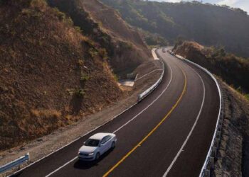 Exhortan a conducir con precaución en carretera