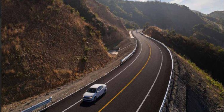Exhortan a conducir con precaución en carretera