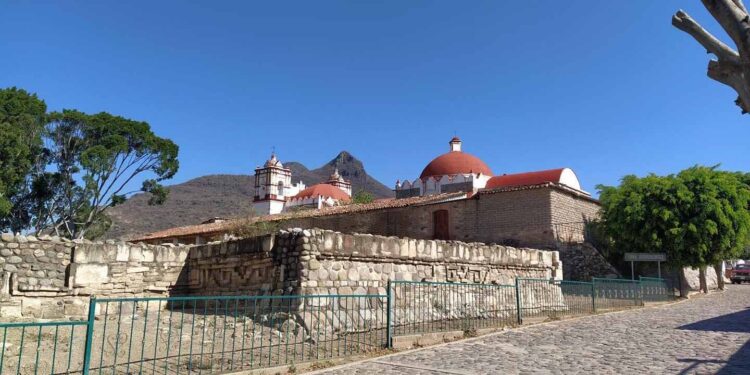 Conserva Teotitlán del Valle  sus raíces en sus tapetes  