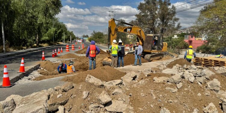 Fotos: Álvaro Cuitláhuac López // Levantamiento de concreto en el perímetro de la colonia Vicente Suárez.