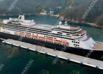 Llega a Huatulco el primer crucero del año
