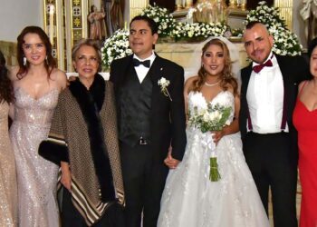 Fotos: Rubén Morales // Dileree Montes e Isaac Camacho recibieron felicitaciones por parte de sus invitados.