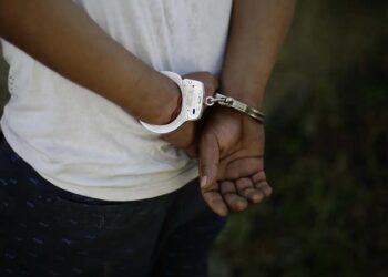 Los oficiales detuvieron a Víctor I. C. R., de 36 años de edad.