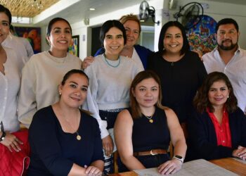 Foto: Rubén Morales // Los padres orgullosos compartieron sus experiencias mientras disfrutaban un rico desayuno.