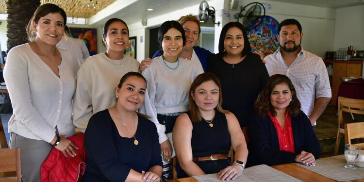 Foto: Rubén Morales // Los padres orgullosos compartieron sus experiencias mientras disfrutaban un rico desayuno.