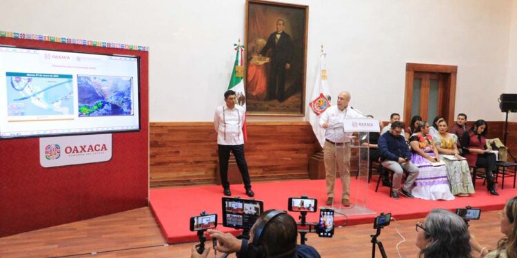 Foto: Adrián Gaytán // Manuel Maza Sánchez, titular de Protección Civil, alerta por los efectos del frente frío 21.