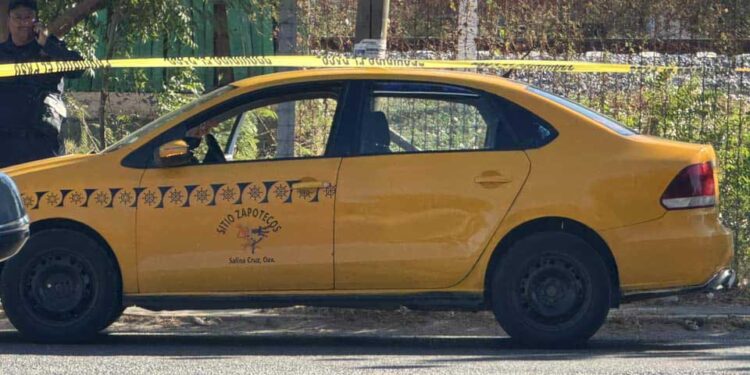 Muere sexagenario repentinamente mientras viajaba en taxi en Salina Cruz