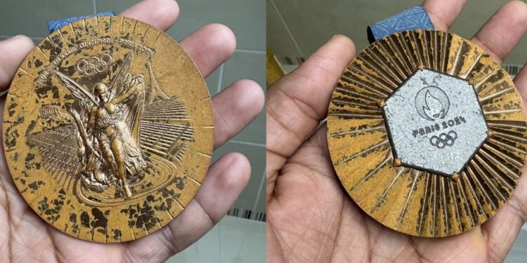 Les dieron “gato por liebre”: Cambiarán medallas defectuosas entregadas en Juegos Olímpicos de París