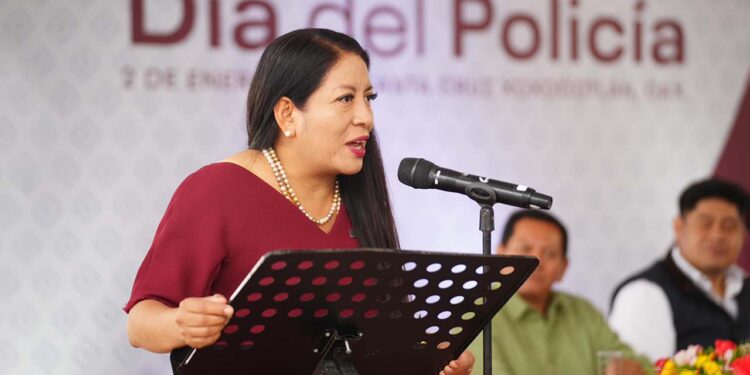 Foto: Municipio de Santa Cruz Xoxocotlán // Nancy Benítez señala anomalías en el proceso de entrega-recepción en Santa Cruz Xoxocotlán.