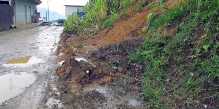 Obras rezagadas en municipios mazatecos, náhuatl y mixtecos.