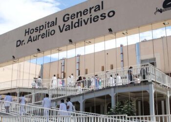 Foto: Adrián Gaytán // Personal médico del Hospital Civil denuncian el desabasto de medicamentos, insumos, combustible y hasta agua potable para atender a los pacientes.