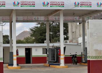 Foto: Luis Alberto Cruz // Por un procedimiento de revisión, los verificentros de la capital permanecen inactivos.