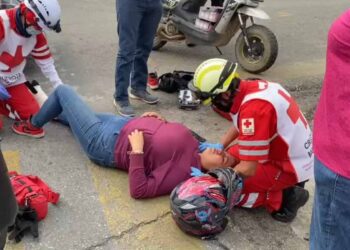 Motociclista es atropellada  en el centro de la capital