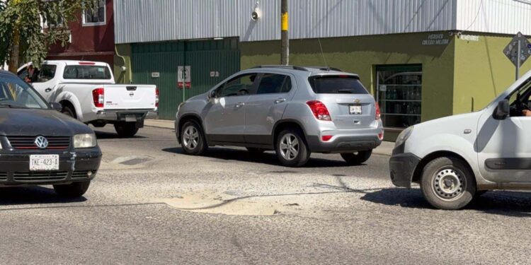 Foto: Adrián Gaytán // Persisten los baches como principal motivo de irritación entre los capitalinos.
