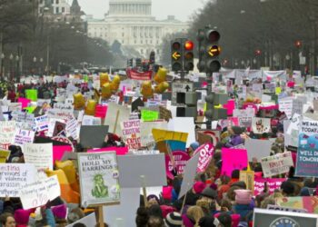 VIDEO | Miles de personas marchan en Washington contra las políticas de Donald Trump