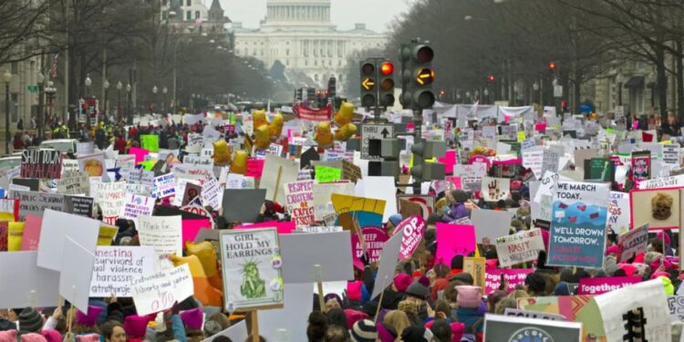 VIDEO | Miles de personas marchan en Washington contra las políticas de Donald Trump