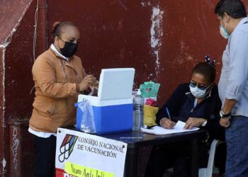 Foto: Archivo El Imparcial // autoridades del sector salud recomiendan a la población no bajar la guardia y fortalecer las medidas de prevención.