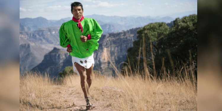 Los rarámuris: De correr en las montañas a viajar por el mundo