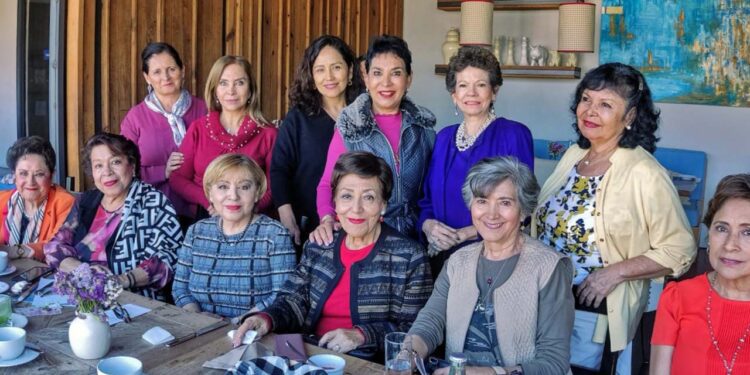 Fotos: Rubén Morales // Rosa Silvia García, Mary Charlar, Sandra Palacios, Nohemí Reyes, Sofy Halla, Aida Chagoya, Marien Topete, Martha Alicia Escamilla, Paty Diosdado, Celia Martínez Álvarez y Cristina Gómez pasaron un ameno momento con la festejada.