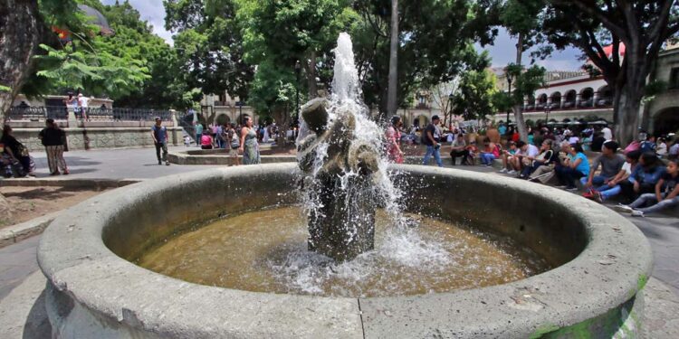 Foto: Adrián Gaytán // Se requieren al menos 30 mil litros de agua potable para llenarlas cada 15 días.