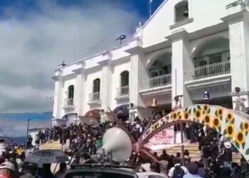 Foto: cortesía // Simpatizantes del presidente municipal de Huautla de Jiménez, David García Martínez, se movilizaron este jueves para exigir su libertad.