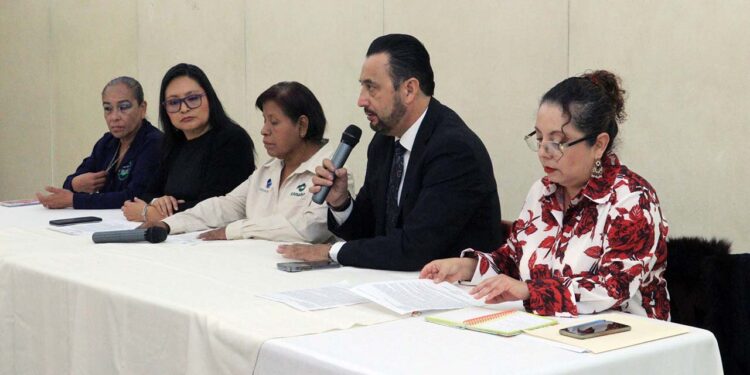 Foto: Adrián Gaytán // Sindicalizados del Conalep demandan un alto a los actos de discriminación y desigualdad que ejerce el sindicato mayoritario.