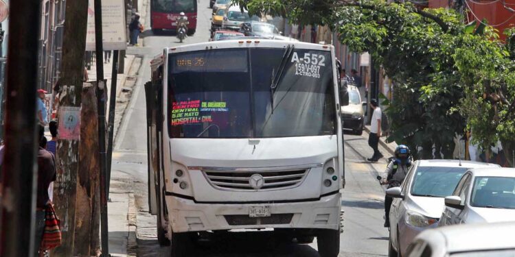 Foto: Luis Alberto Cruz // Sólo el 50% de autobuses del transporte urbano en la capital, se encuentra en buenas condiciones para circular.