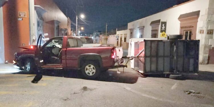 Se desconoce si hubo detenidos en este accidente ocurrido en tempranas horas de la mañana del miércoles.