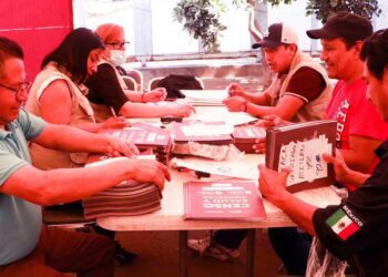 Foto: Delegación de Programas para el Bienestar Oaxaca // También el gobierno federal lleva a cabo programas y censos para atención médica y apoyos sociales.