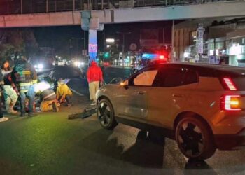 Tanto el conductor de la motocicleta como su acompañante resultaron con lesiones.