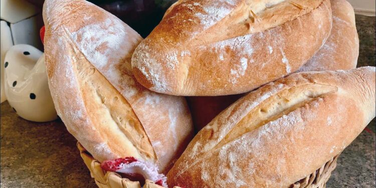 Una pieza de bolillo alcanza precios cercanos a los 4 pesos; amenazan más aumentos.