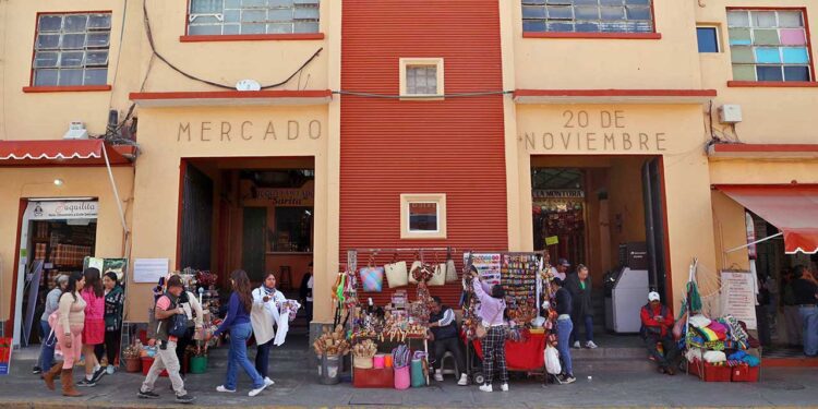 Foto: Adrián Gaytán // Uno de los accesos del Mercado 20 de Noviembre.