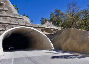 Foto: Gobierno de Oaxaca // Uno de los túneles que impedían la inauguración por el reto de ingeniería que represento para su construcción.