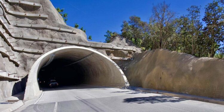 Foto: Gobierno de Oaxaca // Uno de los túneles que impedían la inauguración por el reto de ingeniería que represento para su construcción.