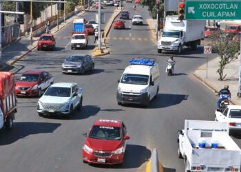 Foto: Adrián Gaytán // Vialidades citadinas a tope tras incesante crecimiento de la cifra del parque vehicular.