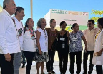 Foto: Gobierno de Oaxaca // Visita de la presidenta de la República, Claudia Sheinbaum, al Centro de Salud de 6 Núcleos Básicos de Puerto Escondido.