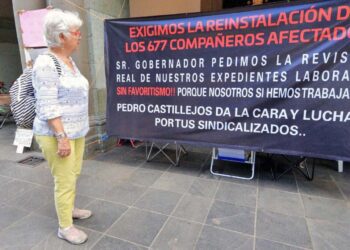 Foto: Adrián Gaytán // Los extrabajadores expusieron que el plantón frente al Palacio de Gobierno continuará hasta lograr la reinstalación a sus centros de trabajo.