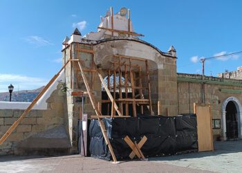 Restauran acceso sur de la basílica de La Soledad 
