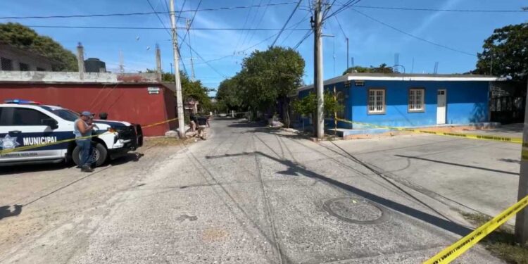 Balean a joven en la colonia Adolfo C. Gurrión en Juchitán de Zaragoza