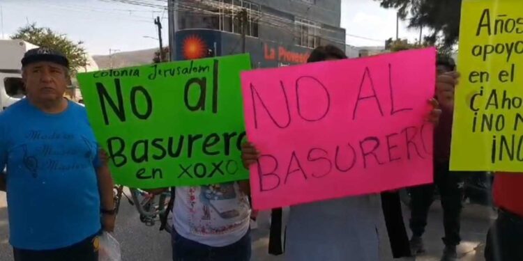 Caos y violencia tras bloqueo de vecinos que se anteponen a instalación de centro de residuos