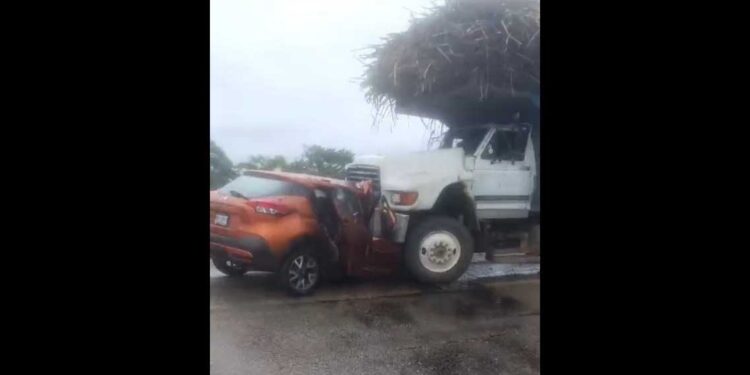 VIDEO | Muere prensado tras brutal encontronazo en la Cuenca del Papaloapan  