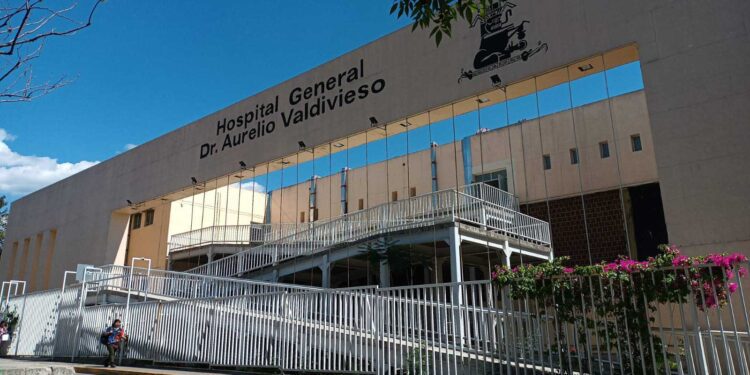 ¡Colapsa el Hospital General de Oaxaca! Suspenden cirugías y limitan atención por falta de insumos