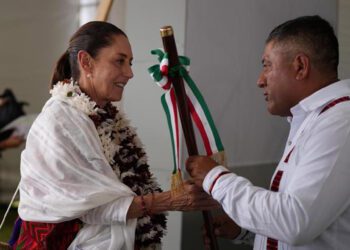 Banderazo de salida a la comisión General Lázaro Cárdenas del Río para la Mixteca
