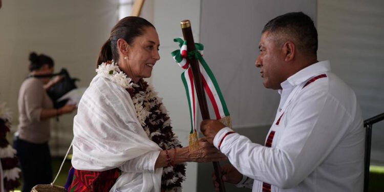 Banderazo de salida a la comisión General Lázaro Cárdenas del Río para la Mixteca
